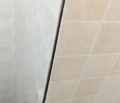襄垣瓷砖空鼓维修公司分享阳台瓷砖脱落的修复过程可以分为以下几个步骤