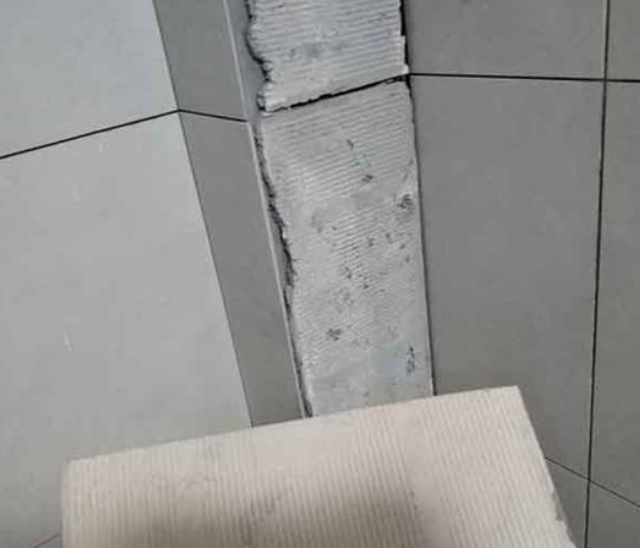 襄垣瓷砖空鼓维修公司分享下厨房瓷砖脱落的补救措施。